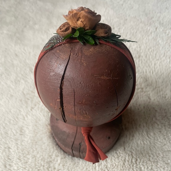 ‘Redwood’ Rust Pine Cone Rose Tie Back Headband - Picture 6 of 9